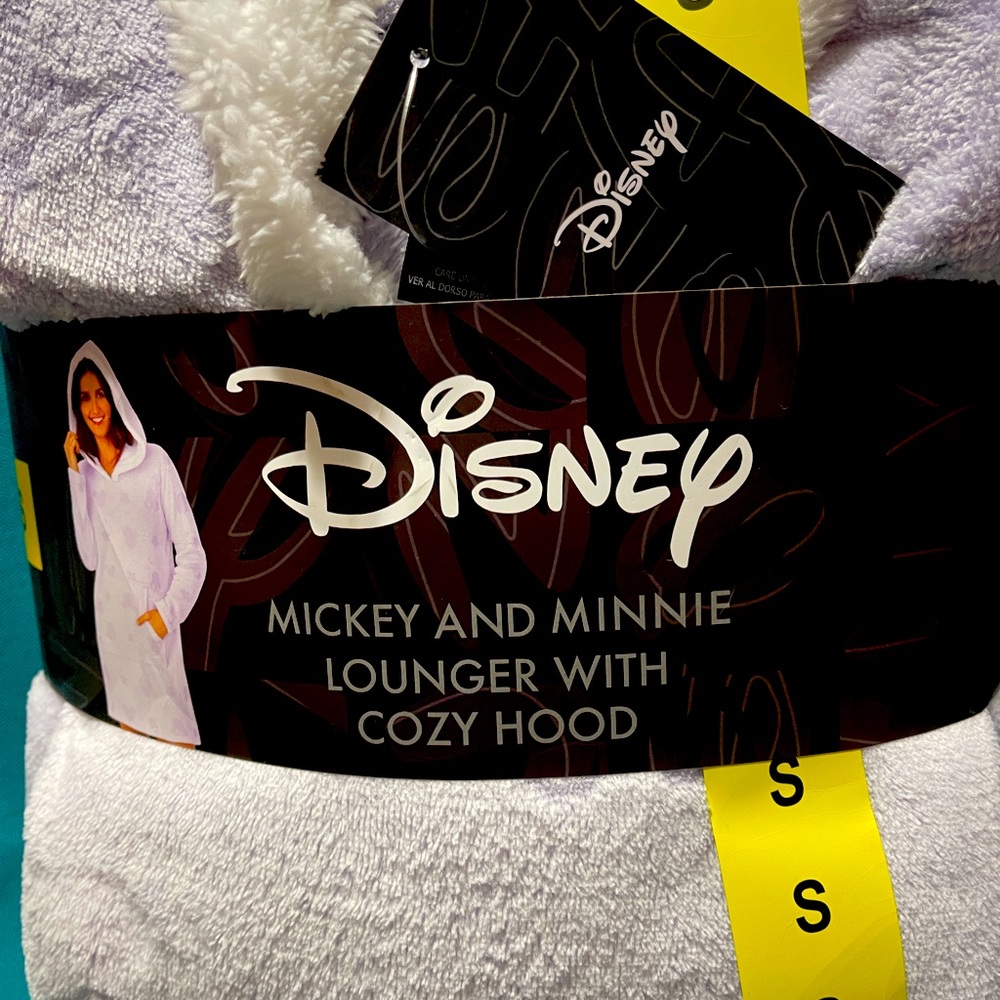 DISNEY.. MICKY AND MINNIE LOUNGER with COY HOOD